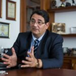 Merkely Béla nem jelezte, hogy a fia és egy ideig ő maga is tulajdonos volt egy cégben, ami az általa vezetett egyetemmel együtt kapott 600 milliónyi közpénzt Hankó Balázstól