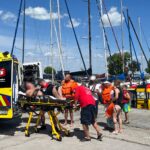 Kilenc embert sodort el a szél Balatonalmádinál, újraélesztéshez is riasztották a vízimentőket +képek