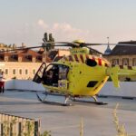 Mentőhelikopter szállt le a győri élményfürdőnél – Súlyosan megsérült egy kisgyermek – fotók, videó