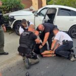 Lövések is eldördültek a Balatonnál: rendőrök elől menekült, végül oszlopnak csapódott (helyszíni fotók)