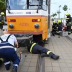 Kilenc órán át, két orvoscsapat műtötte a kisfiút, akit a Batthyány téren gázolt el a villamos