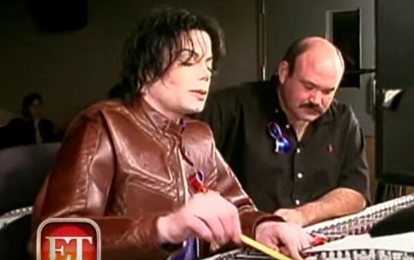 Rejtett kamerás pillanatok kerültek elő Michael Jacksonról: 20 éve dobozban hevertek a felvételek