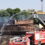 Kiégett a legendás Szőke Tisza szórakozóhajó roncsa + galéria