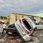 Tornádó tarolta le a falut: több tucatnyi sérült, egy várandós nőre rádőlt a háza (videó)