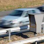 Új trükkel játsszák ki az autósok a traffipaxokat: jelentős bírság jár érte
