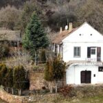 Újra eladó Oszter Sándor balatoni villája: a panoráma lenyűgöző, a története szívszorító (+ képek)