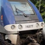 Egy sínek közé helyezett levágott síndarab okozhatta egy vonat kisiklását péntek este Franciaországban