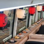 Buszban is lehet futószalagról sushit enni, de csak Tokióban