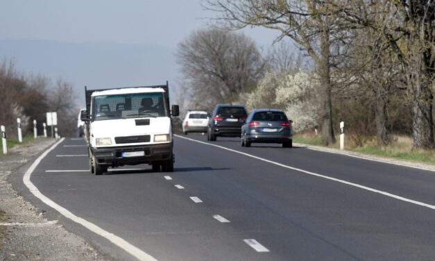 Baleset lett a nagy udvariasságból az M30-as autópályán + videó