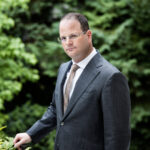 „A szart is kipasszírozta mindenkiből” – papucskereskedőből ingatlanmogul: Jellinek Dániel, a könyörtelen zseni ellentmondásos útja a csúcsra