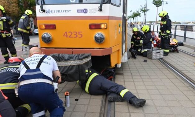 Lekapcsolták volna a gépekről a Batthyány téren villamossal elgázolt kisfiút, szülei Bukarestbe szállíttatták