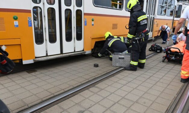Meghalt a Bukarestbe szállított 6 éves kisfiú, akit a villamos gázolt el a Batthyány téren