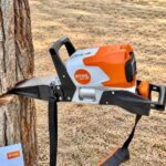 Gombnyomásra indulhat a fadöntés: videón a STIHL új akkumulátoros éke