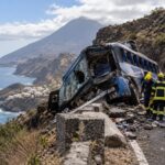 Huszonegy halott miután szakadékba zuhant egy busz