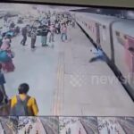 Videó: 50 méteren át húzta a vonat a szerelvény és a peron közé szorult férfit