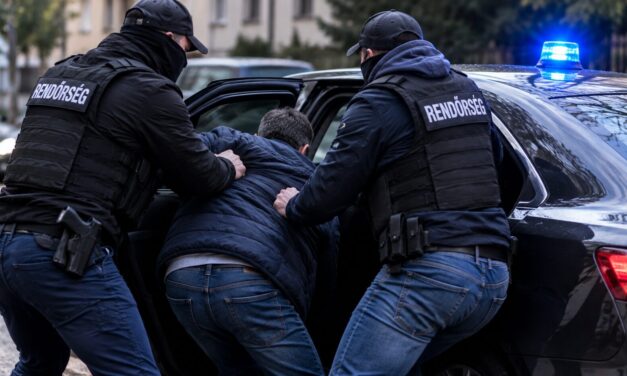 Letartóztatták az álrendőröket, akik szirénázó autóval hurcolták el áldozatukat a kétmilliárdos követelés miatt