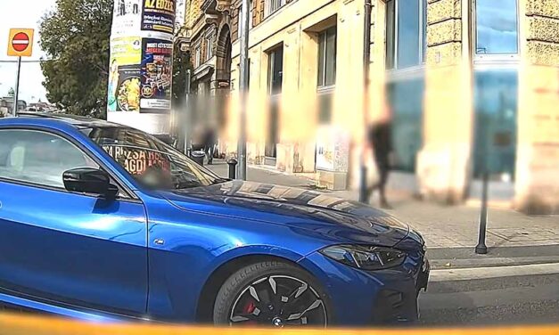 Kipattant a BMW-ből, és ordenáré módon őrjöngött – a köpködés sem maradt el – videó