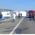 Letarolta a kamion a turistabuszt, sok a halott