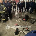 Ezt teszik a tűzoltók, ha villanyautó gyullad ki egy mélygarázsban