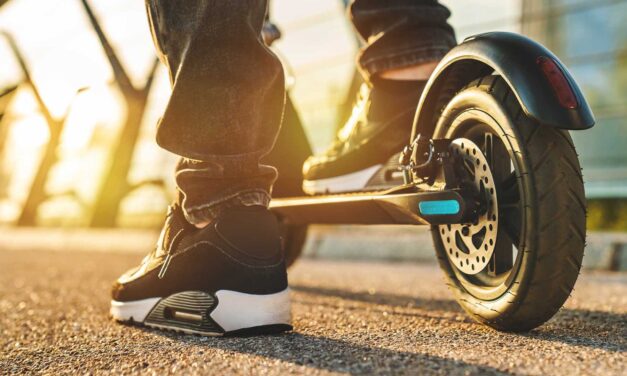 Külön járműkategória lesz a motoros roller a KRESZ-ben
